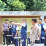 Kapolres Pimpin Olahraga dan Latihan Menembak Bersama Personel Polres Ketapang IMG-20250704-WA0042