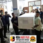 Kapolresta Banyuwangi Serahkan Korban KMP Tunu Pratama Jaya Asal Malaysia kepada Keluarga untuk Dimakamkan Polish_20250713_123627888