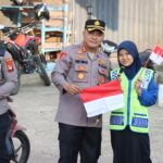 AKBP Harris Batara Bagikan Bendera Merah Putih IMG-20250807-WA0077