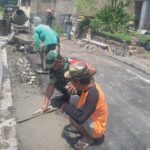 Gotong Royong Babinsa dan Warga Desa Telawong Wujudkan Jalan yang Lebih Baik IMG-20250919-WA0072