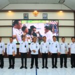 Delapan Pegawai Lapas Banyuwangi Terima Penghargaan Anugraha Wira Wibawa Dharmesti Pratama dari Menteri Imipas IMG-20251105-WA0057