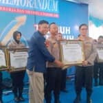 Polres Jember Raih "MEMORANDUM SINERGI PANGAN AWARD", Kukuhkan Komitmen Dukung Swasembada Pangan 2025 IMG-20251113-WA0215 (2)