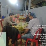 Patroli Malam, Polisi Polsek Sengah Temila Duduk Bersama Warga Bahas Situasi Kamtibmas IMG-20251210-WA0014