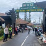 Terpantau Hampir Seribu Wisatawan Masuk Bromo Lewat Tosari Kapolres Pasuruan : Situasi Aman dan Kondusif IMG-20251229-WA0029