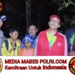 Polres Gresik Selamatkan Wisatawan Asal Sidoarjo Tersesat di Hutan Pulau Bawean Polish_20260102_113852795