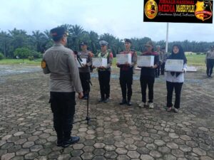 *Kapolres Palas Serahkan Bingkisan Lebaran Kepada Personel dan Perwakilan Awak Media*