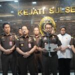 Dugaan Kasus Korupsi Bibit Nanas Kejati Sulsel Tahan Mantan Pj Gubernur dan 4 Tersangka Lainnya img-20260309-wa01245091892589322663078