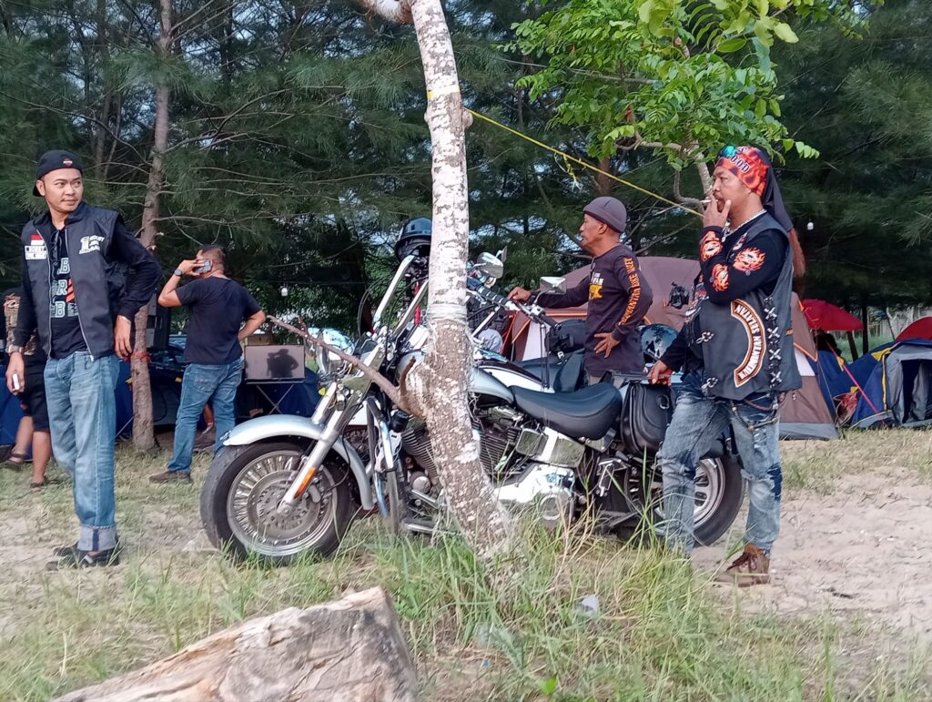 Kebersamaan Hangat BRB Nikmati Senja di Pantai Batakan