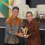 Kejati Kalbar Menerima PKBM AWARD 2026, Resmi Jadi Bapak Asuh PKBM Di Kalbar : Dorong Solusi Komprehensif Atasi Anak Putus Sekolah IMG-20260422-WA0019