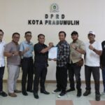 Terima Audiensi Pimred Demokrasi Indonesia, Aktivis, dan insan pers Ketua DPRD Prabumulih Siap Selaraskan Regulasi Tenaga Kerja Lokal.