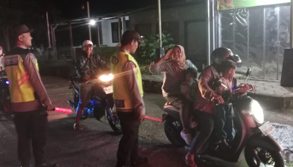 Hadir di Tengah Masyarakat, Patroli Polsek Taliwang Perkuat Rasa Aman Warga