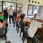 Bhabinkamtibmas Arab Kenangan Dampingi Penyaluran Buku Rekening dan Kartu KSB Maju Di Desa binaan img-20260421-wa00262631307708420046932