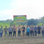 POLSEK KALUMPANG GELAR PENANAMAN JAGUNG PIPIL KUARTAL I BERSAMA KELOMPOK TANI MANGGUPIL img-20260425-wa00455017436433960703274