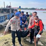 Tim Gabungan Polda Sumsel Lakukan Identifikasi Jasad Mr. X yang Ditemukan Mengapung di Sungai Musi.      ⠀