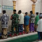 Personel Koramil 01-/Polut Perkuat Silaturahmi Lewat Sholat Subuh Berjamaah Keliling