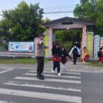 Polsek Sekongkang Hadir Di Tengah Aktivitas Pagi Pelajar, Ciptakan Lalu Lintas Aman Dan Kondusif IMG-20260521-WA0017
