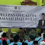 Polres Batola Kerahkan puluhan Personel Amankan Keberangkatan Calon Jemaah Haji Kabupaten Barito Kuala image_editor_output_image1730750768-17789732666243303195788345559547