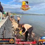 Dukung Gerakan Indonesia ASRI, Polres Sumbawa dan Polsek Labuan Badas Bersihkan Pantai Jempol