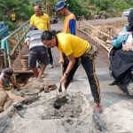 *Lewat Program BELIDA, Polsek Jayaloka Perbaiki Tanggul Jembatan demi Keselamatan Warga Purwodadi*