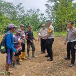 *SAT LANTAS POLRES KUNINGAN MEMBERIKAN BANTUAN BERUPA CAIRAN PEMBASMI RUMPUT KEPADA KELOMPOK TANI DESA CIBULAN KECAMATAN CIDAHU DALAM RANGKA PENANAMAN JAGUNG SEBAGAI IMPLEMENTASI KETAHANAN PANGAN NASIONAL* IMG-20260612-WA0015