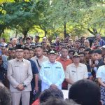 Aparat Gabungan TNI-Polri Amankan dengan ketat Pemakaman Mantan Anggota DPRD TTS Gustaf Nabuasa, Tangis Haru Warga Warnai Pelepasan Almarhum.