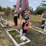 Ziarah dan Tabur Bunga, Polres Sintang Wujudkan Penghormatan Tertinggi Kepada Para Pahlawan