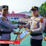 *Kapolres Karawang Pimpin Upacara Kenaikan Pangkat Pengabdian dan Beri Penghargaan ke 15 Personel Berprestasi* IMG_20260609_141027