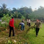 Bhabinkamtibmas Polsek Seteluk Ikut Gotong Royong Bersihkan Lapangan dan Bantaran Sungai di Seteluk Tengah IMG-20260703-WA0004
