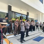Pengamanan Aksi Penyampaian Pendapat di Depan Kantor Kejaksaan Negeri Sumbawa Barat Berjalan Aman dan Kondusif IMG-20260714-WA0072