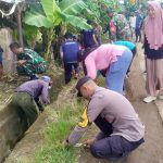 Sinergitas TNI-POLRI Dan Warga Terjalin Dalam Kerja Bakti Di Desa Lassang Barat