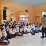 Polsek Nanga Pinoh Berikan Pembekalan MPLS kepada 252 Siswa Baru SMAN 2 Nanga Pinoh
