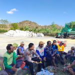 POLMAS HADIR DI TENGAH MASYARAKAT, IPDA I GEDE DARMAYASA SERAP ASPIRASI PETANI JAGUNG DI DESA KOKARLIAN