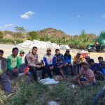 *POLMAS HADIR DI TENGAH MASYARAKAT, IPDA I GEDE DARMAYASA SERAP ASPIRASI PETANI JAGUNG DI DESA KOKARLIAN*