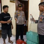 Kapolres Demak Perangi Es Moni,Polsek Karangawen Sita 130 Botol Arak Es Moni Oplus_131072
