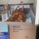 Sentuhan Kemanusiaan di RSUD Blambangan, Astutik Penderita Tumor Dibantu Kursi Roda dan Diantar Ambulans Hingga Rumah