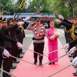 Tradisi Pedang Pora dan Adat Iringi Penyambutan Kapolresta Banggai yang Baru img-20260717-wa00491166259376191859357