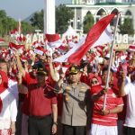 Semarakkan HUT ke-81 RI, Kapolres Sumbawa Barat Hadiri Pembagian Bendera Merah Putih di KTC