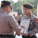 Kapolres Melawi Pimpin Upacara PTDH Tiga Personel, Tegaskan Tidak Ada Toleransi Terhadap Pelanggaran IMG-20260810-WA0045