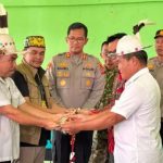 Kapolres Kukar Temui Lembaga Adat Dayak dan Masyarakat Tabang, Bahas Penyelesaian Kasus Dugaan Pengeroyokan* IMG-20260810-WA0290