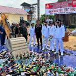 Usai Upacara HUT ke-81 RI, Polsek Tabang Musnahkan Ratusan Botol Miras