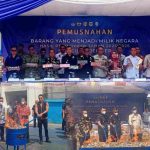 Bea Cukai Jember Musnahkan 7,4 Juta Batang Rokok Ilegal, Polres Jember Tegaskan Komitmen Sinergitas Penindakan PhotoGrid_Site_1787281360788 (3)
