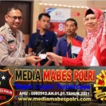Satlantas Polres Gresik Hadiahkan “SIM Gratis” untuk 17 Warga yang Lahir 17 Agustus