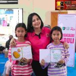 Ketua Bhayangkari dan Tim Psikologi SDM Polda Kalteng Berikan Trauma Healing untuk Masyarakat dan Anak-anak Terdampak Kabut Asap