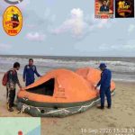 Dramatis, Ditpolairud Polda Kalteng Temukan 5 Liferaft Diduga Milik KM Virgo Transport 8 di Perairan Seruyan AIFoto_20260917_074920220