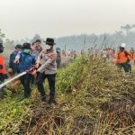 Karhutla Lintang Batang Nyaris Capai SPBU dan Rumah Warga, Kapolres-Bupati Turun Langsung IMG-20260901-WA0149