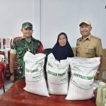 Senyum Warga Kalukuang Di Balik Bantuan Beras, Babinsa Turut Kawal Penyaluran