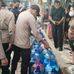 Hadir di Tengah Krisis: Polda Kalbar Gelar Bakti Kesehatan dan Salurkan Air Bersih Bagi Warga IMG-20260910-WA0207