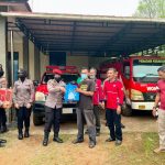 Polwan Polda Kalbar Salurkan Bantuan Sosial kepada Relawan Peduli Api di Posko Karhutla Kubu Raya IMG-20260917-WA0016