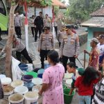 Polres Kuningan Salurkan Bantuan Air Bersih ke Dua Desa yang Dilanda Krisis Air IMG-20260918-WA0223