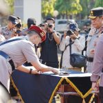 Polda Sulsel Gelar Sertijab Lima Kapolres Jajaran, Kapolda Tekankan Profesionalisme Dan Penguatan Kamtibmas IMG-20260924-WA0027